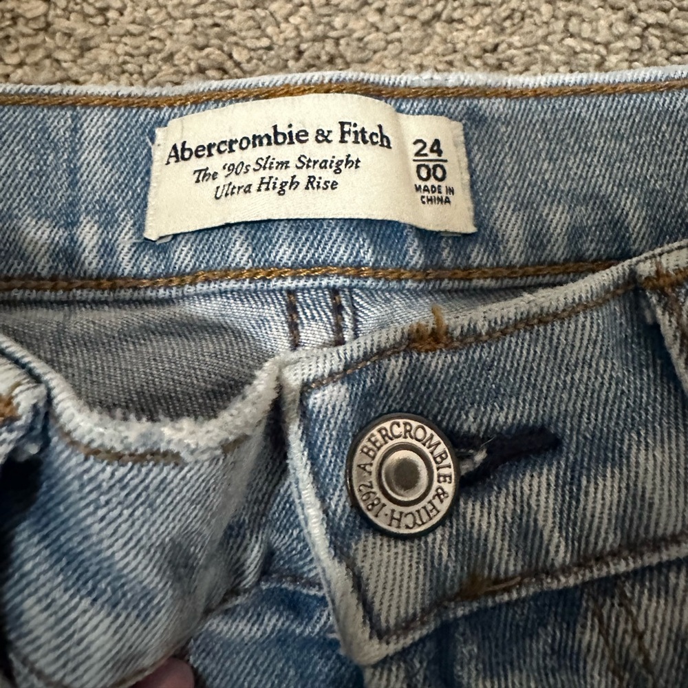 Abercrombie and Fitch 90s slim Straight ultra high-rise jeans